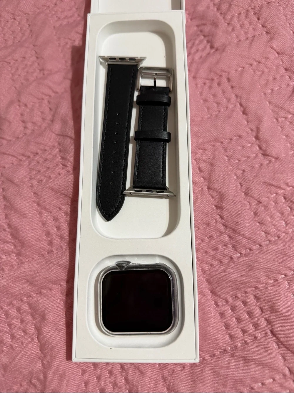 Apple Watch Series 4 44mm + Black Band